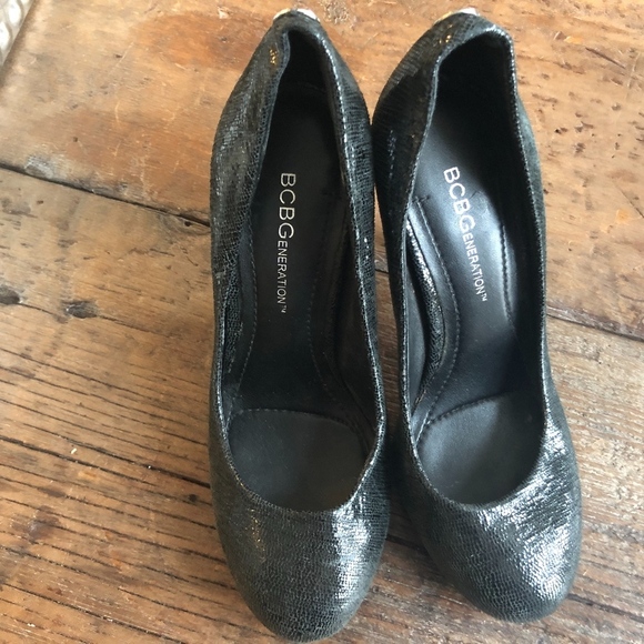 BCBGeneration Black Round Toe Pumps 5.5 - Picture 2 of 8